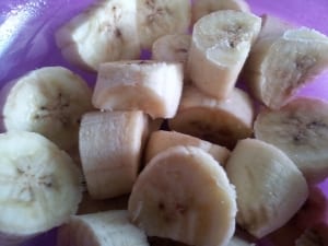 banana-congelada-pedac3a7os