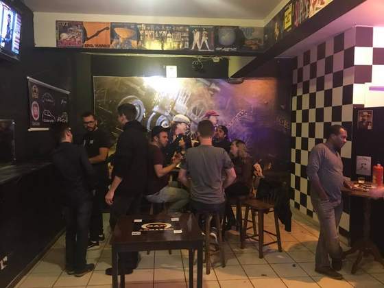 Bar com karaokê em Curitiba: vale a pena?