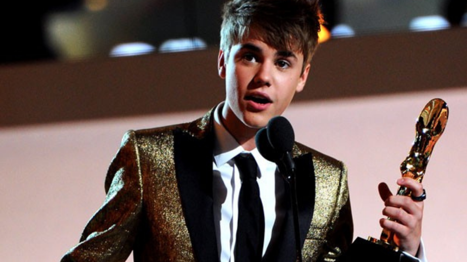 Top music awards. Justin Bieber Billboard. Justin Bieber Awards. Джастин Бибер певец. Любимые Певцы подростков.