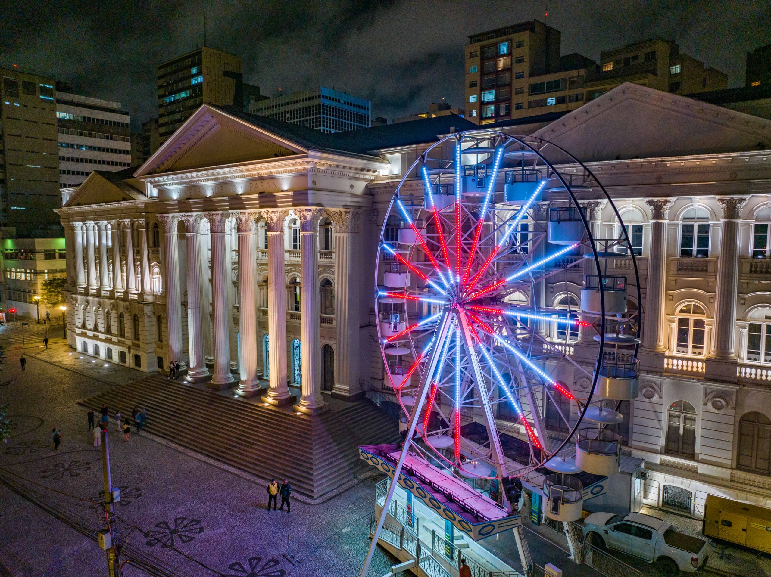 Roda Gigante na Praça Santos Andrade em 2022. Foto: Daniel Castellano / SMCS.