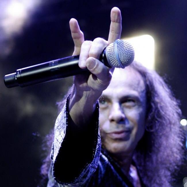 Ronnie James Dio. Foto: reprodução Facebook.