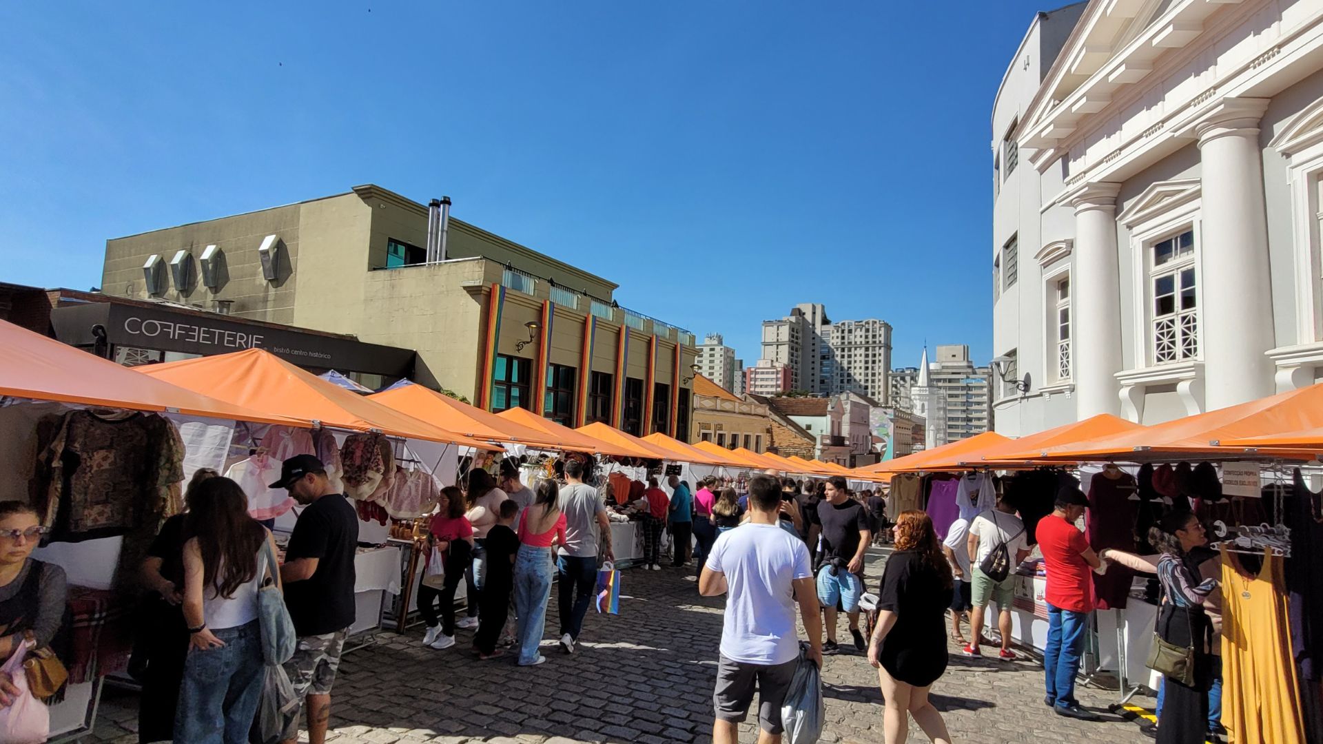 Dia do Feirante (25/08): Feira do Largo da Ordem tem mais de mil ...