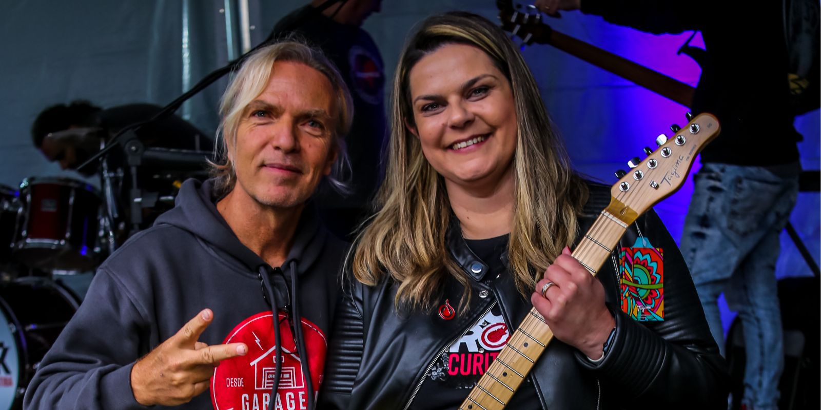 Guitarrista Marcinho Eiras e a diretora da School of Rock em Curitiba, Thereza Possobom. Foto: Mariano Gomes.