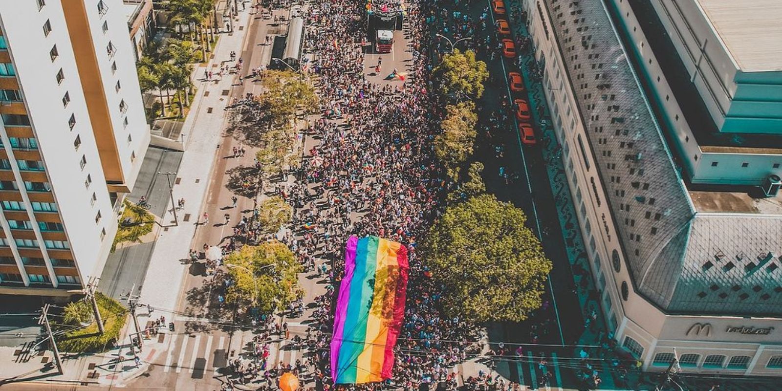 Parada da diversidade de Curitiba. Foto: Reprodução Instagram.