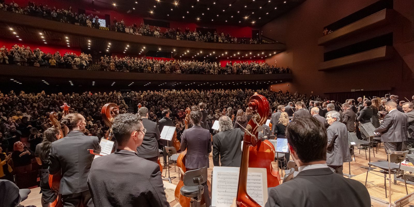 Apresentação de comemoração aos 39 anos da Orquestra Sinfônica do Paraná no Teatro Guaíra Foto Vitor Dias