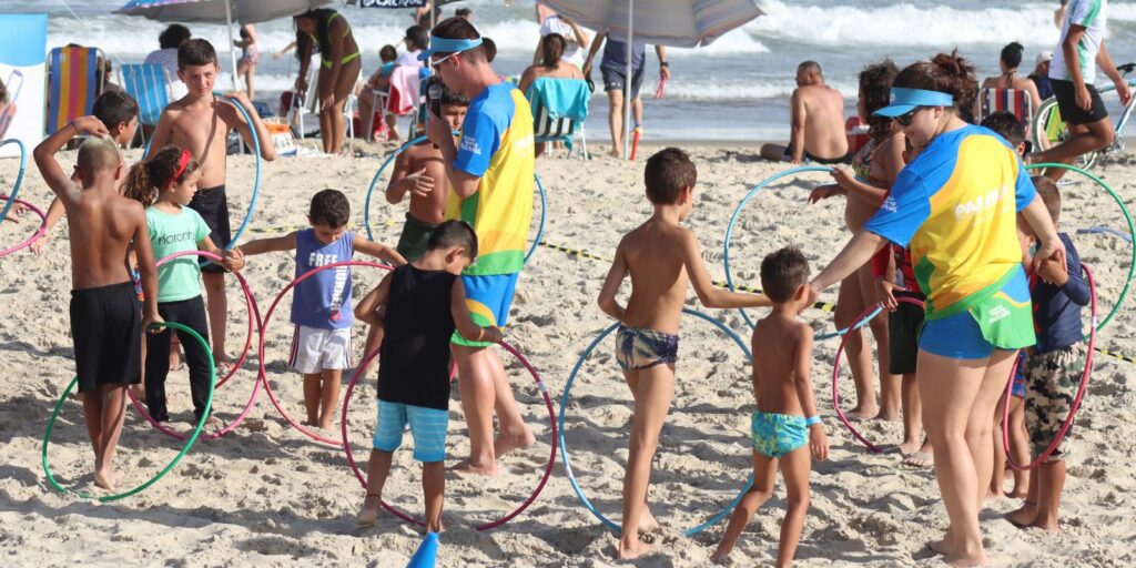 Atividades com crianças no Verão Maior Paraná. Foto: Yuri Augusto SEES.