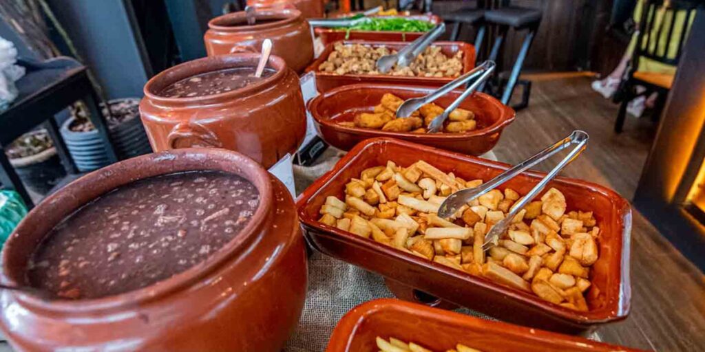 Feijoada do Santa Marta Bar. Foto: Aline Feliz.