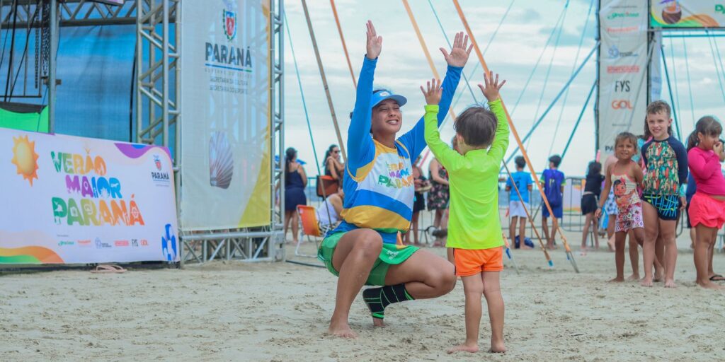 Atividades com crianças no Verão Maior Paraná. Foto: Yuri Augusto/SEES.