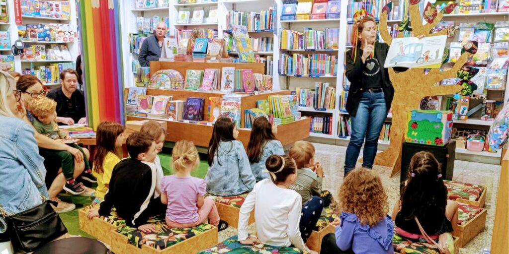 Contação de Histórias nas Livrarias Curitiba. Foto: Divulgação.