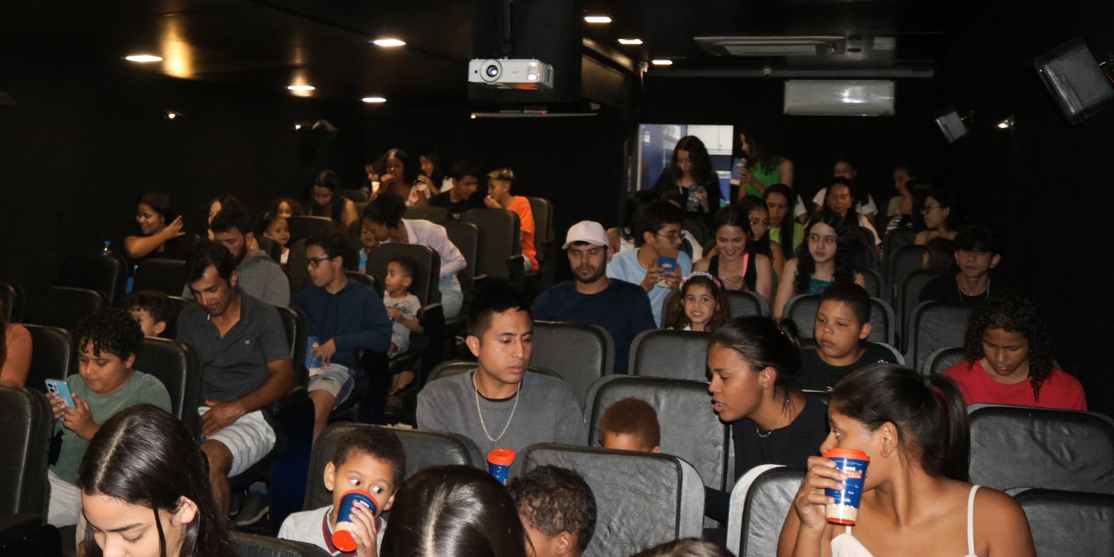 Cinema itinerante no CIC. Foto: divulgação.