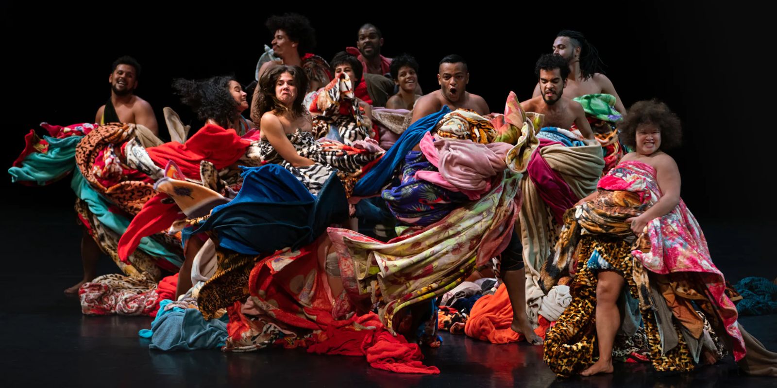 Espetáculo "Encantado". Foto: Sammi Landweer/divulgação.