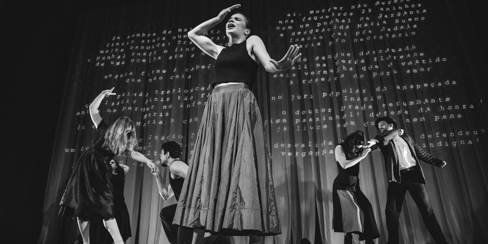 Espetáculo Daqui Ninguém Sai. Foto: Vitor Dias.