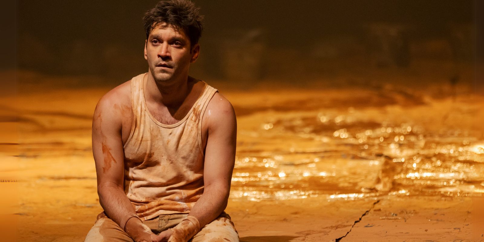 Armando Babaioff na peça Tom na Fazenda. Foto: Victor Pollak.