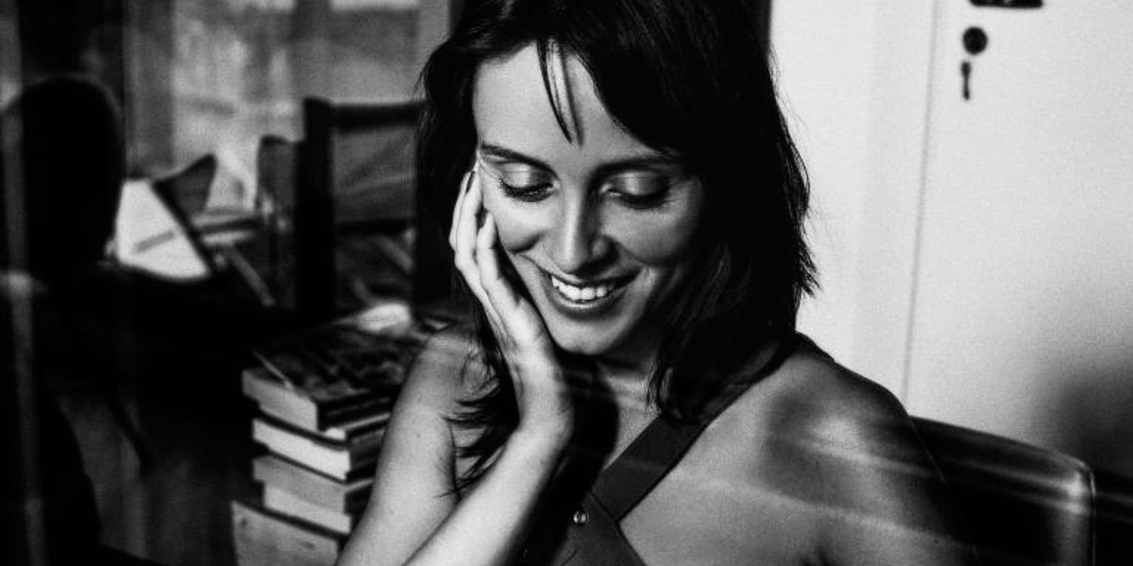 Aline Bei faz sessão de autógrafos em Curitiba. Foto: Isadora Arruda/divulgação.