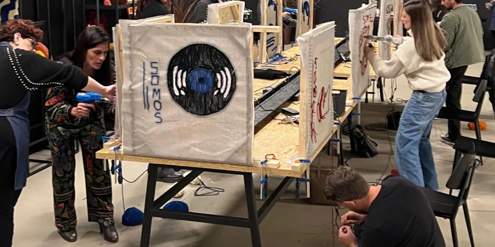 Oficina de Tufting no Shopping Mueller. Foto: reprodução Shopping Mueller.