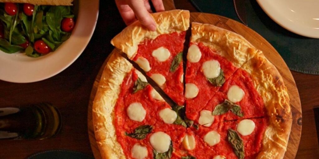 Onde comer no Dia da Pizza em Curitiba - Pizza DOP. Foto: reprodução redes sociais.