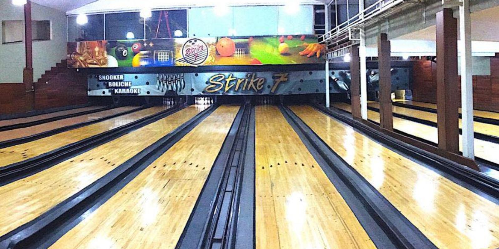 Pistas de boliche do Strike 7. Foto: reprodução Facebook.