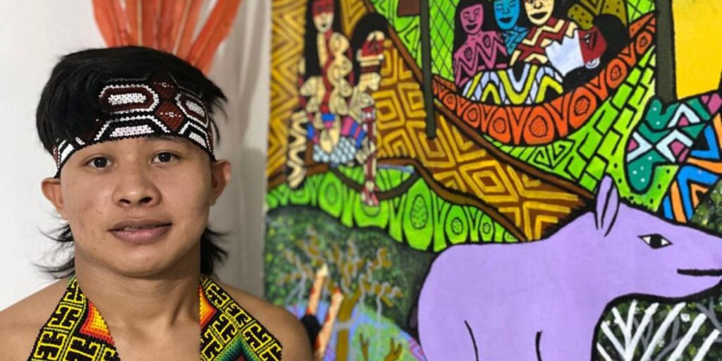 Siã Kaya e suas telas que representam manifestações vivas de um conhecimento ancestral. Foto: Divulgação.