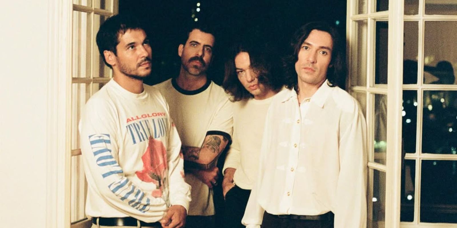 Terno Rei em Curitiba. Foto: Gabriel Freitas (@insallubre)/reprodução Instagram.