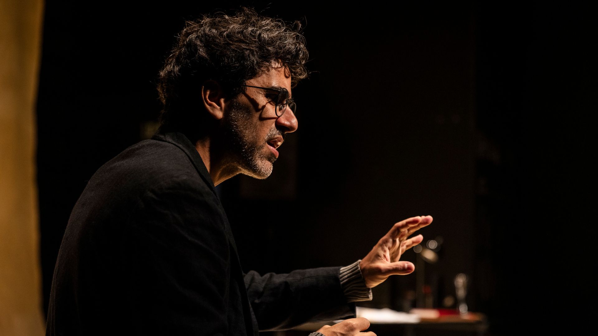 CAIXA Cultural Curitiba recebe espetáculo que homenageia o escritor chileno Roberto Bolaño. Foto: Renato Mangolin.