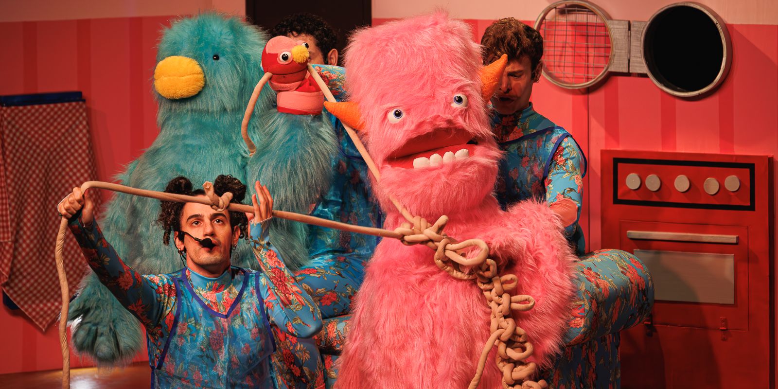 Peça No Armário Não Cabe Ninguém. Foto: Vitor Dias.