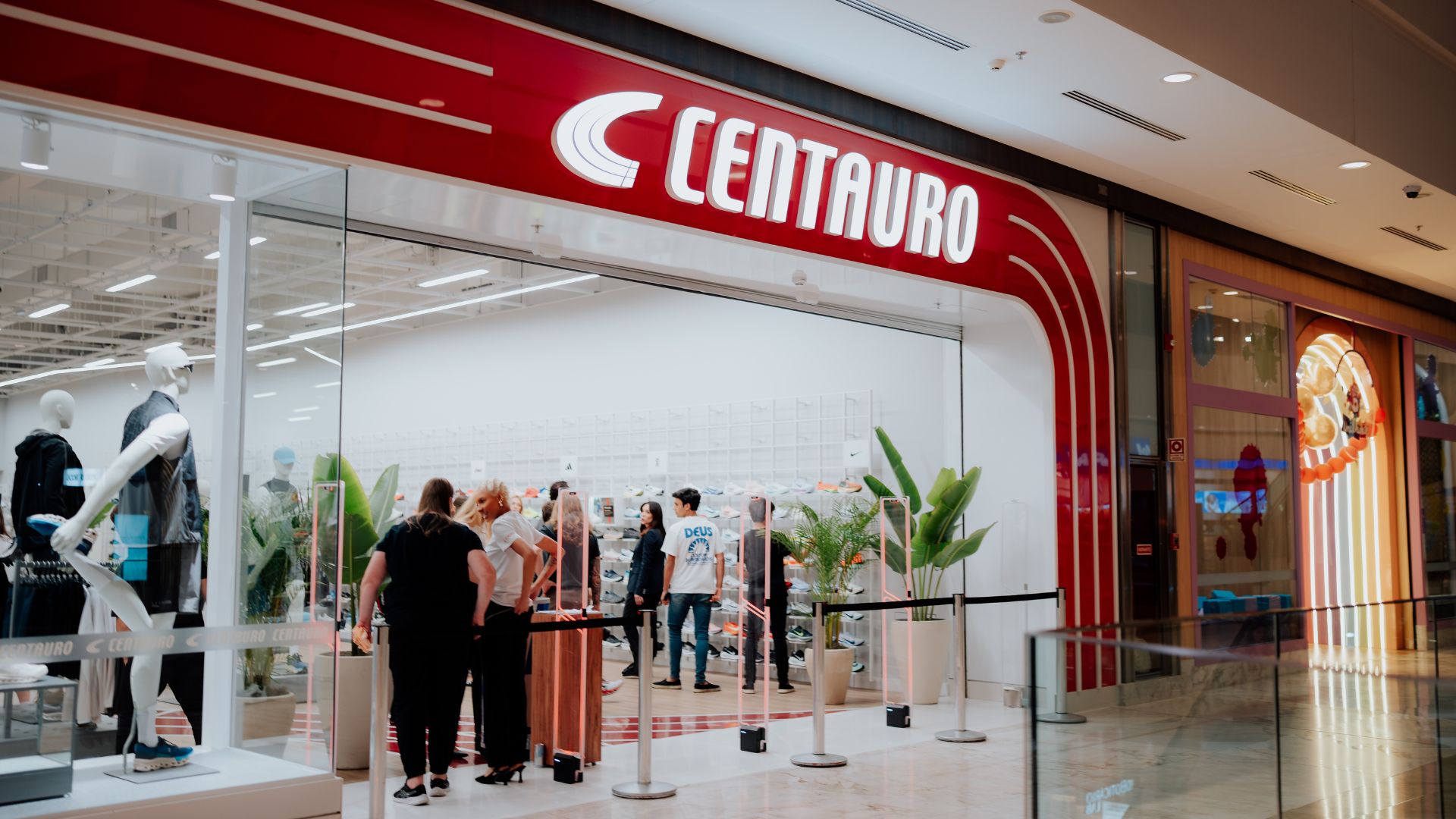 Centauro no Pátio Batel. Foto: Jairo Messias