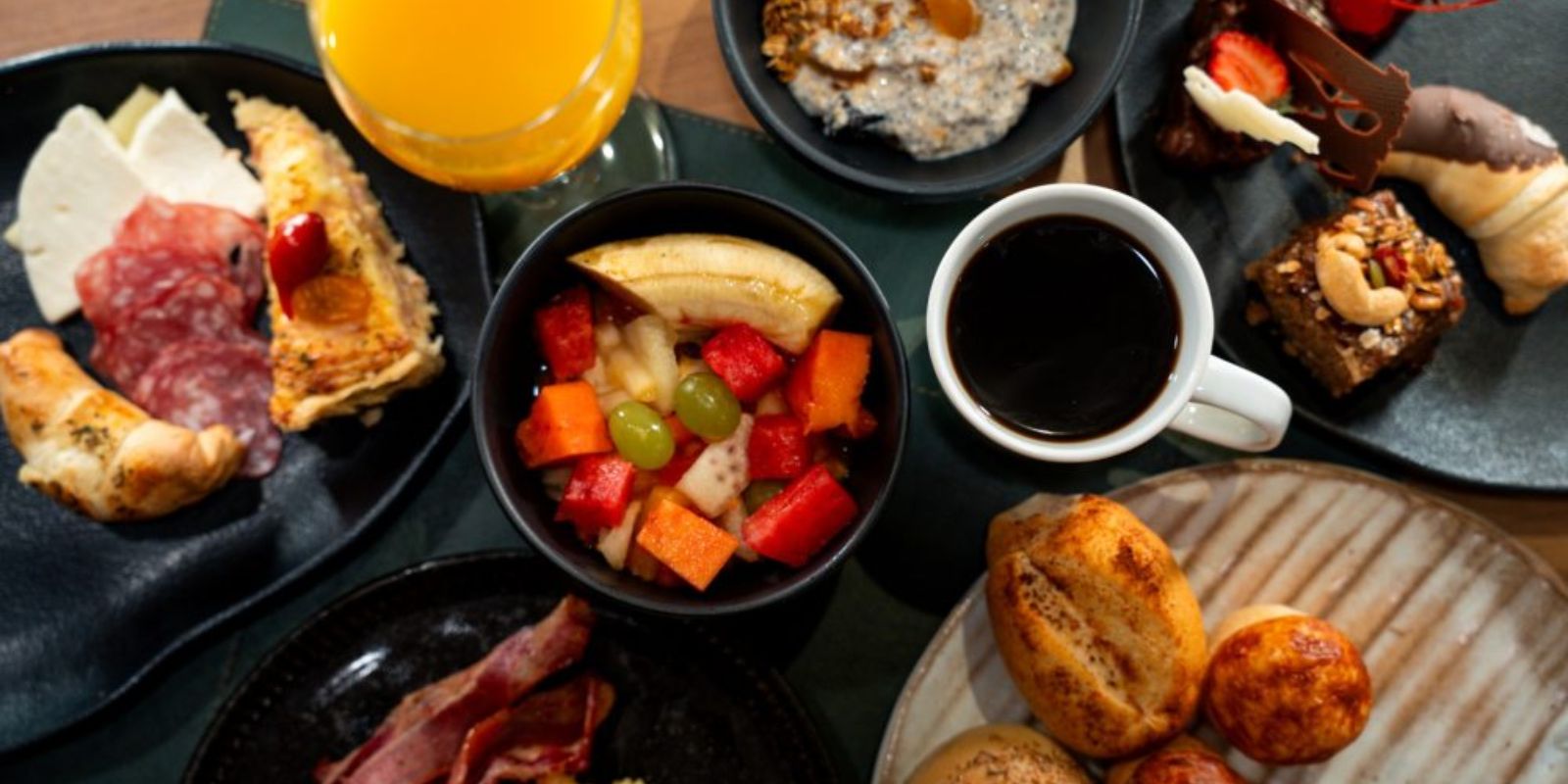 Café da manhã do Hotel Deville. Foto: divulgação.