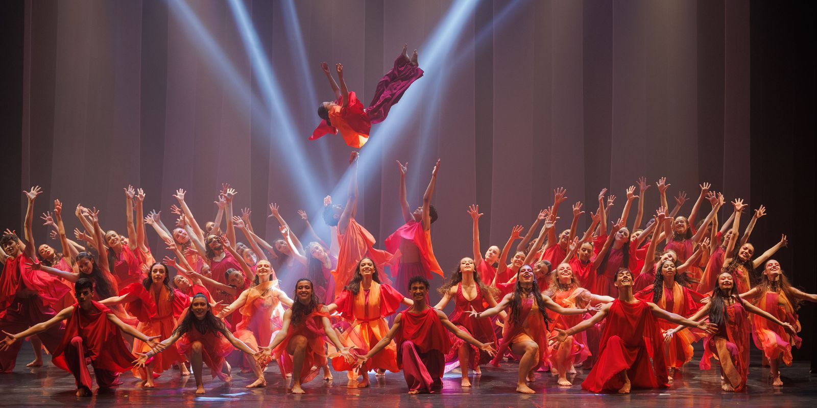 Espetáculo ALGO/RITMO no Teatro Guaíra. Foto: Vitor Dias/CCTG.