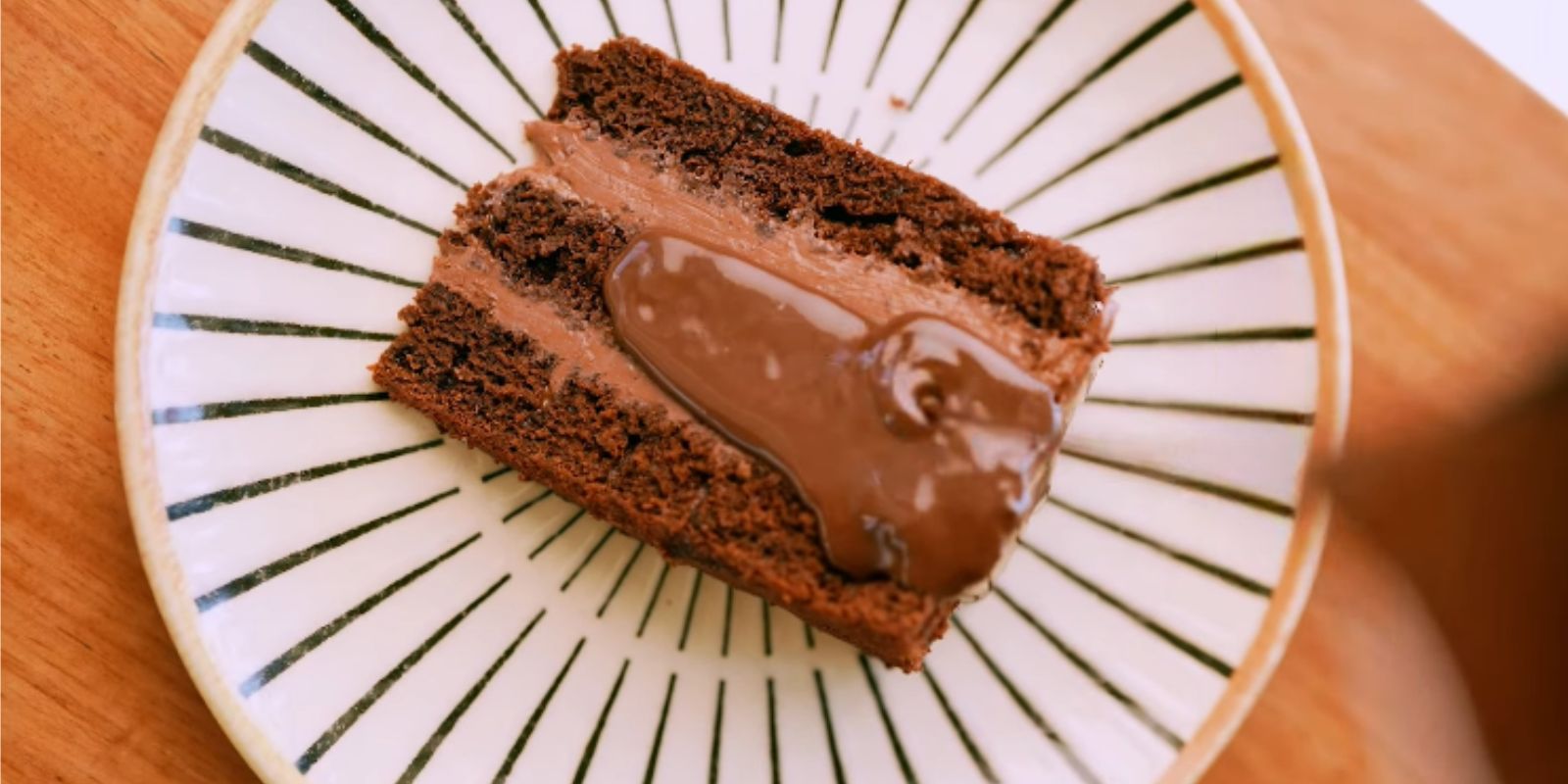 Bolo de Chocolate do Bee.o Café. Foto: reprodução Instagram.