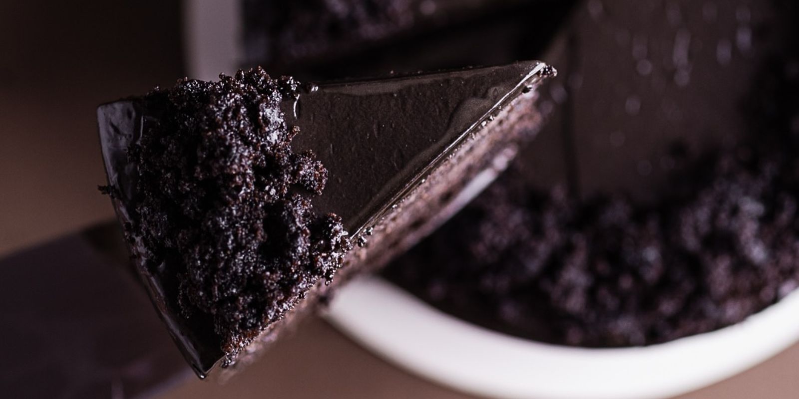Bolo de chocolate da Velvet Bolo. Foto: reprodução Instagram.