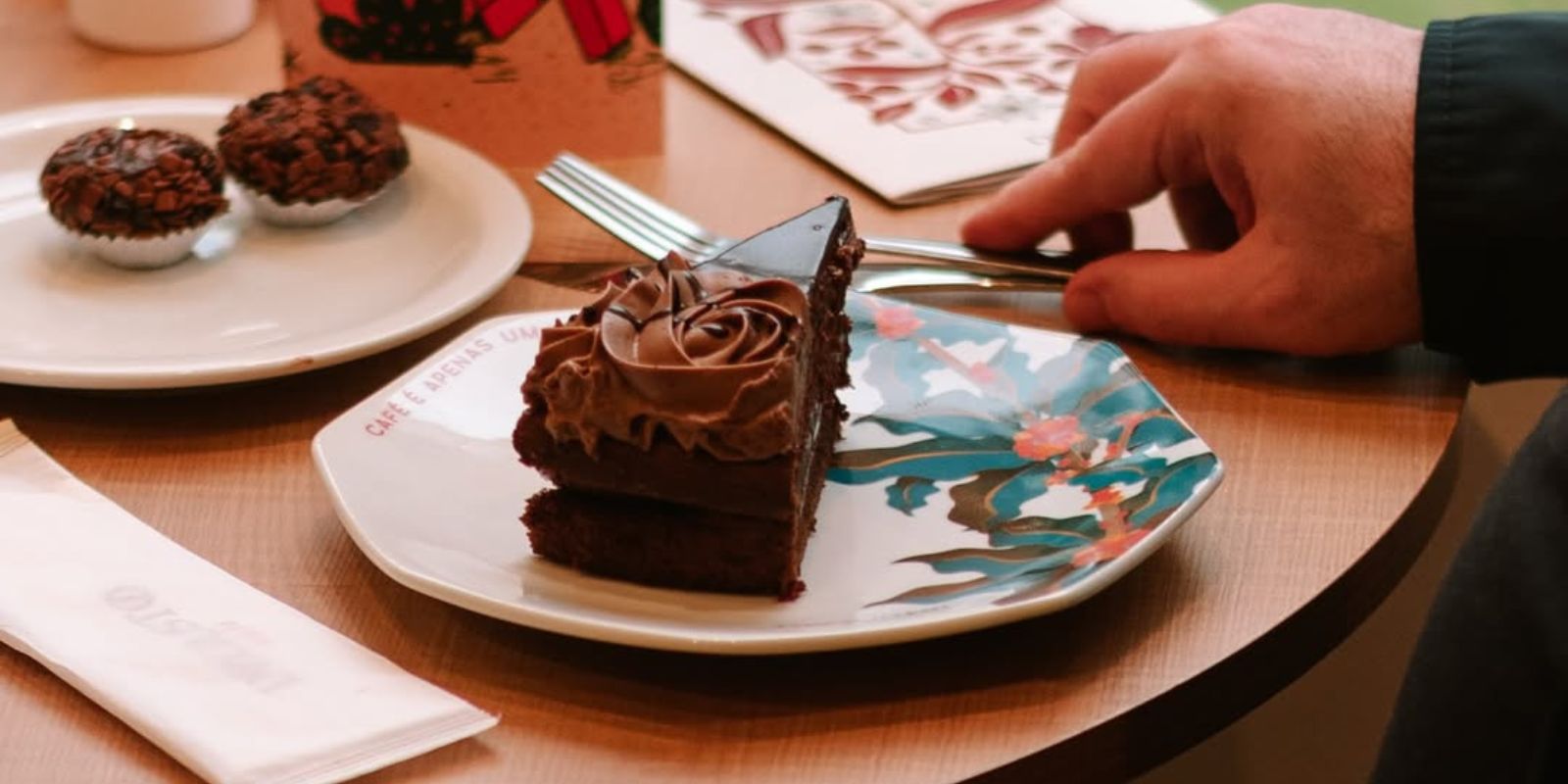 Bolo de chocolate do Degusto Café. Foto: reprodução Instagram.