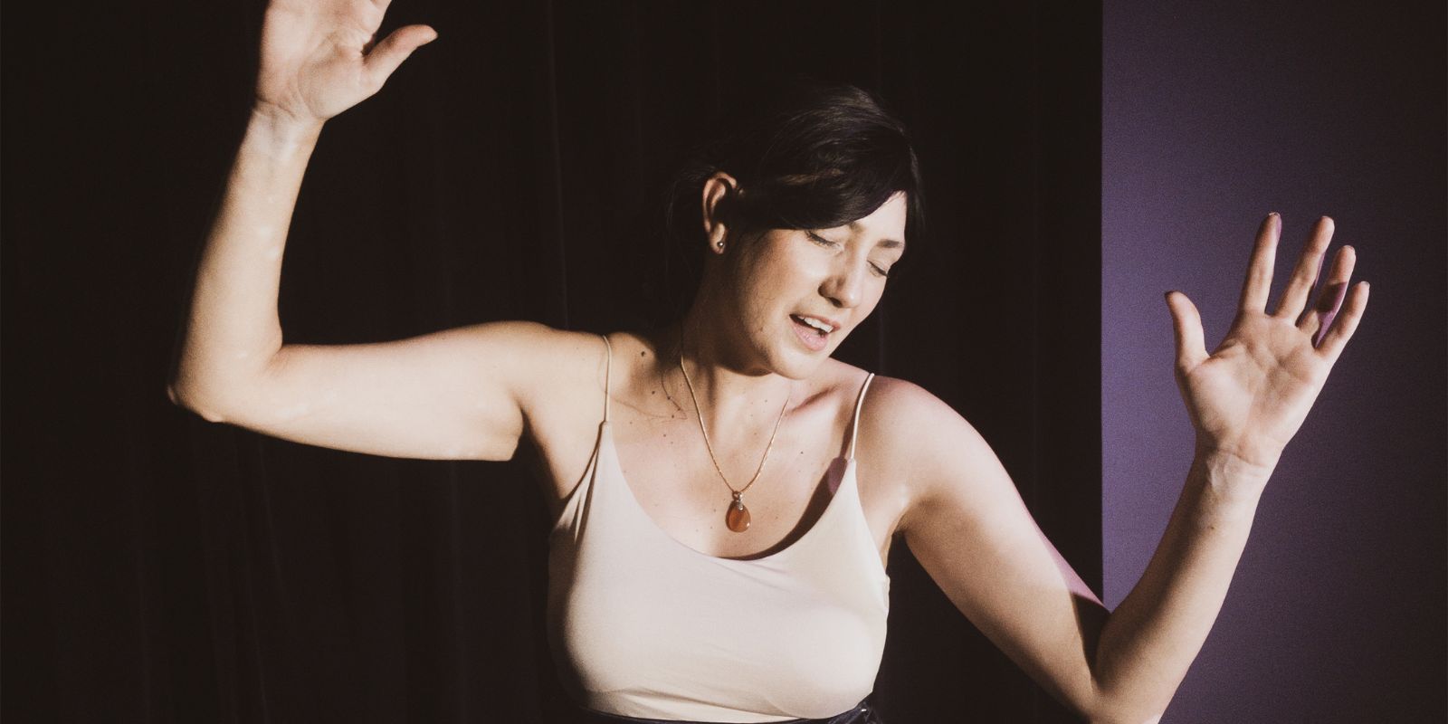 Monólogo Isis, por Vida Santos. Foto: divulgação.