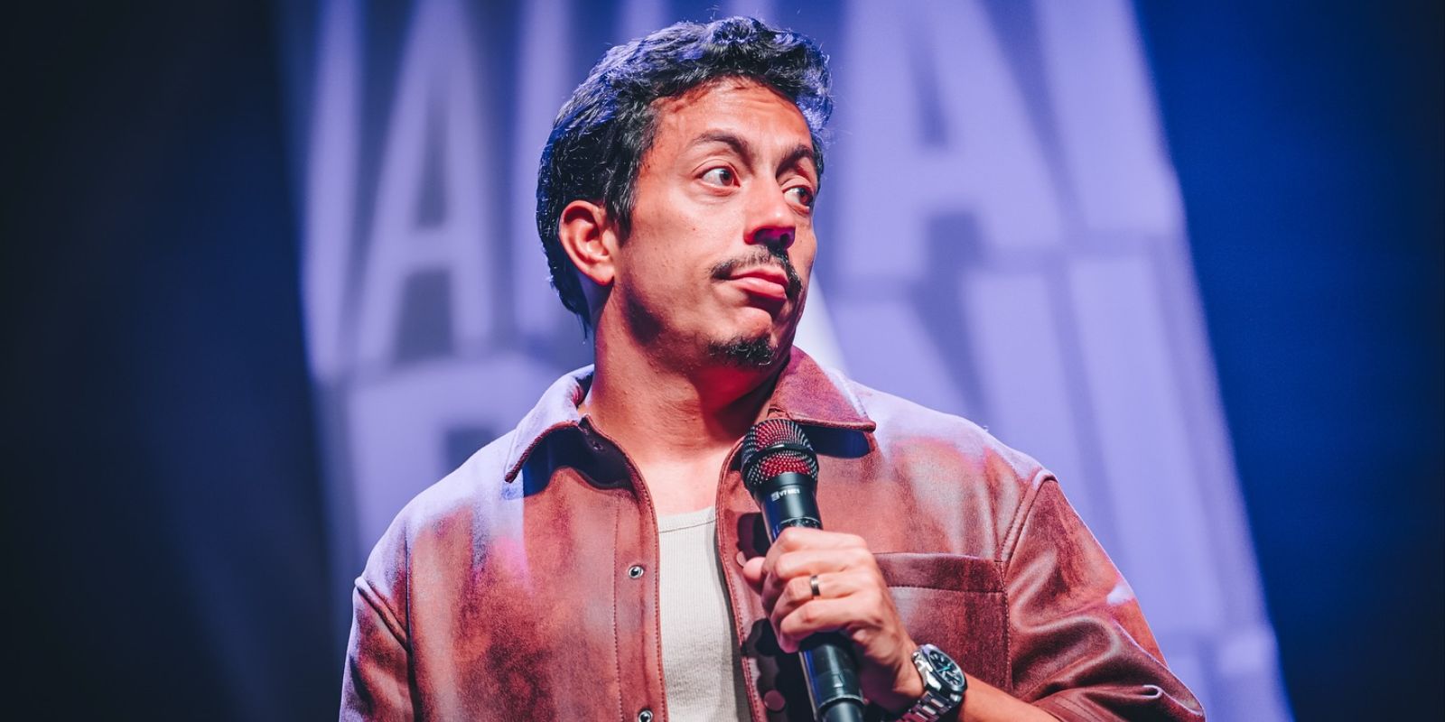 Renato Albani em Curitiba. Foto Marcos Oliveira (@marcosoliveirapht)/reprodução Facebook.