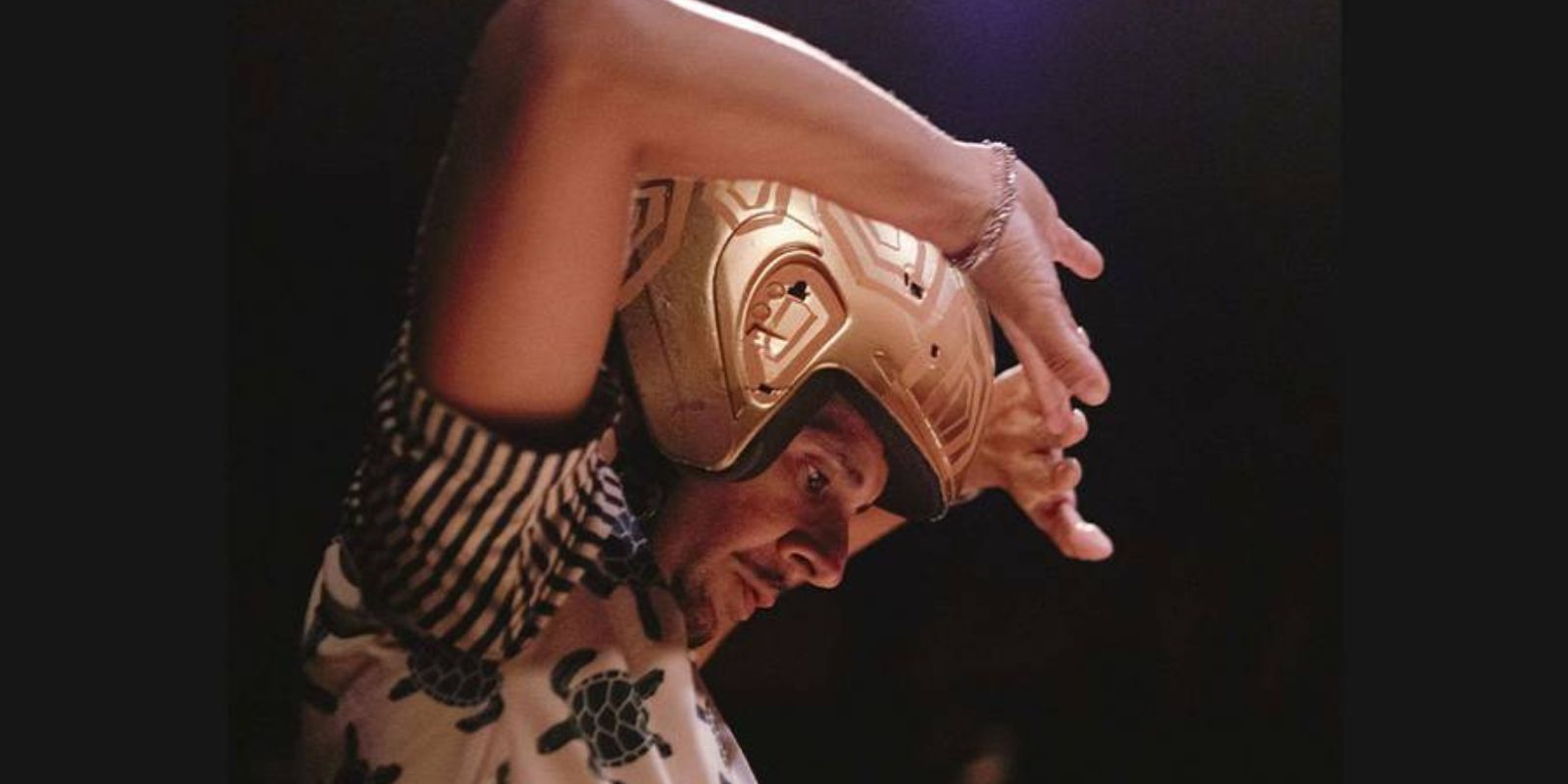 JONATHAN - MOSTRA PÔR DO SOL. Foto: reprodução Festival de Curitiba.