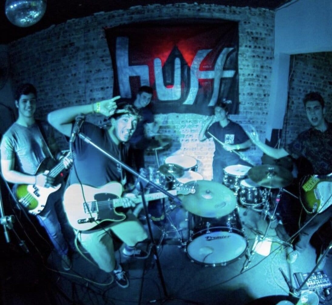 Jovem Dionisio na época da Banda Huff. Foto: reprodução redes sociais.