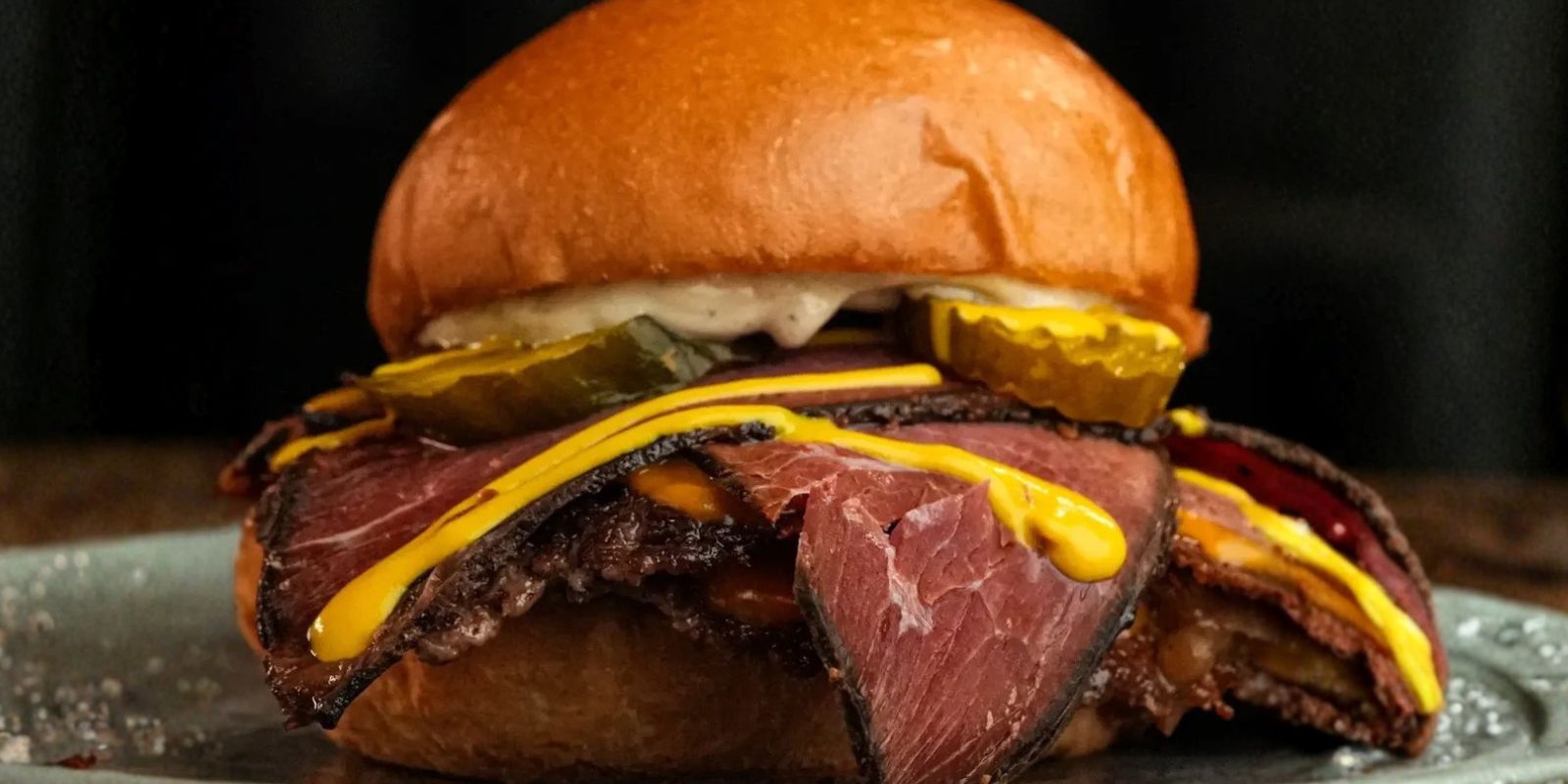 Pastrami do Chewie Burguer. Foto: reprodução Instagram.