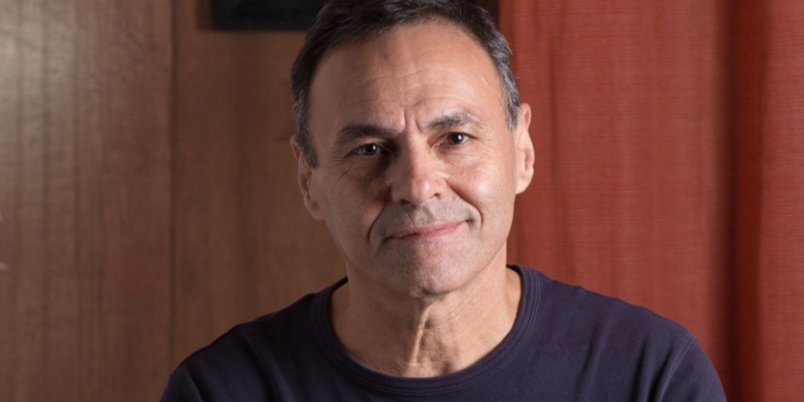 Autor Carlos Barbosa. Foto: Mario Augusto Caparelli/divulgação