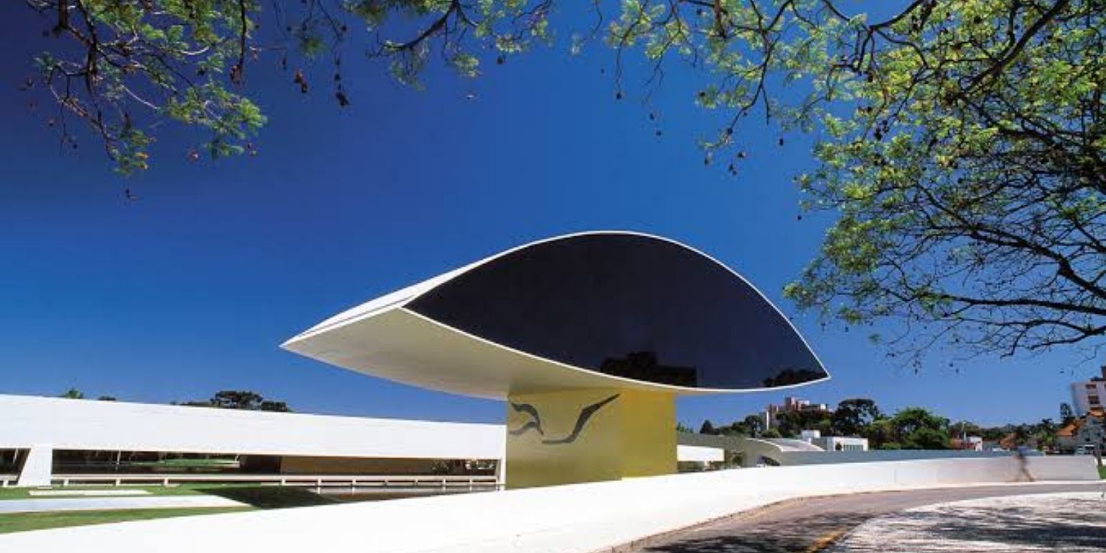 Visitar o Museu Oscar Niemeyer de graça