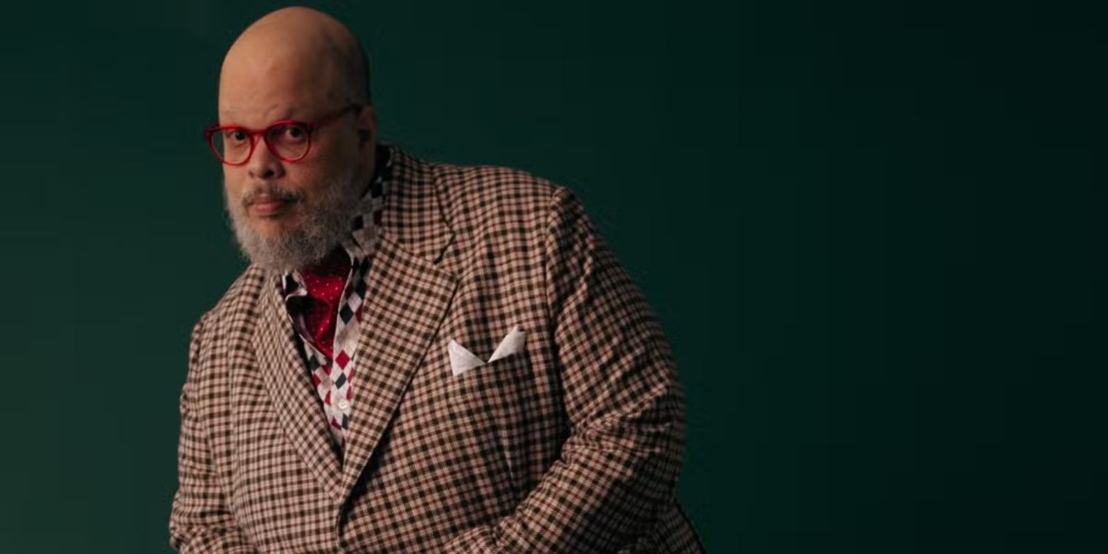 Ed Motta no palco do Teatro Positivo