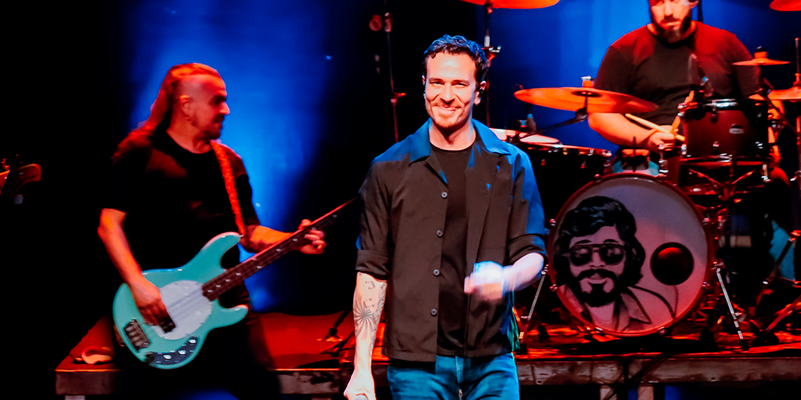 Rock, humor e muita zoeira no palco